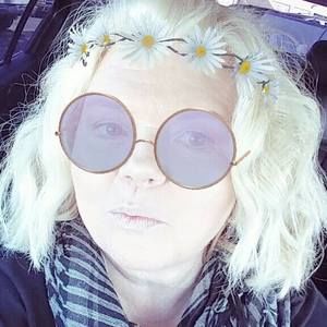 Meet your Posher, Lora